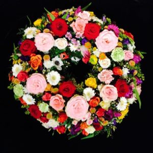Bunter Trauerkranz für den Blumenladen Augsburg